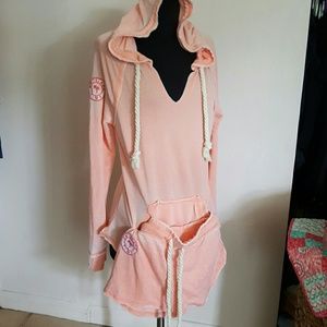 NWT Venus beautiful set size M